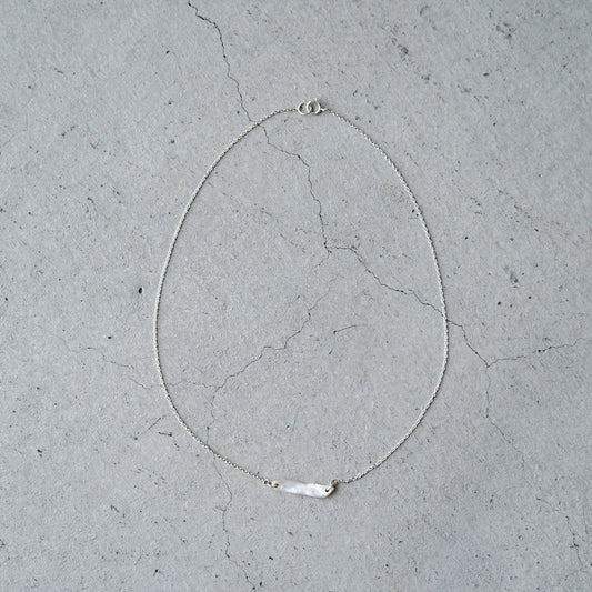 Melanie Decourcey Silver necklace with Long style pearl