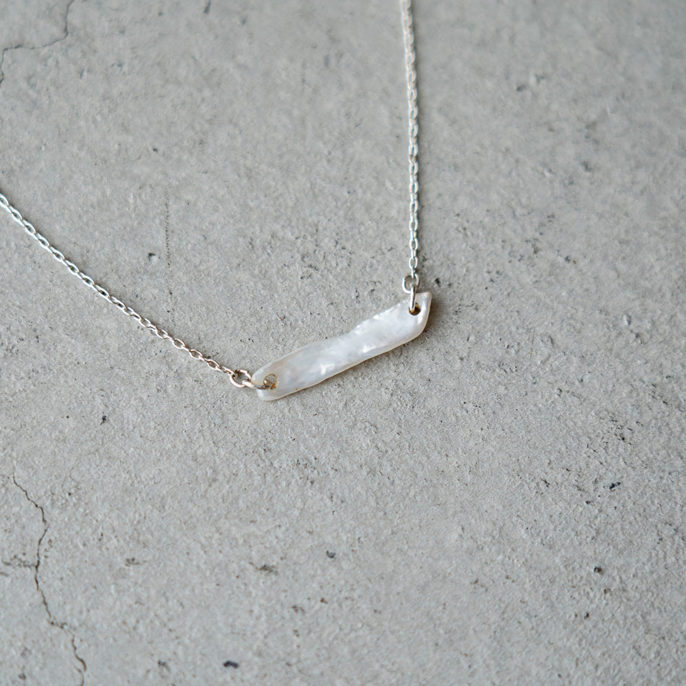 Melanie Decourcey Silver necklace with Long style pearl