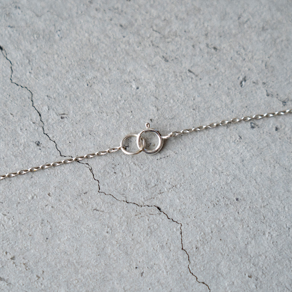 Melanie Decourcey Silver necklace with Long style pearl
