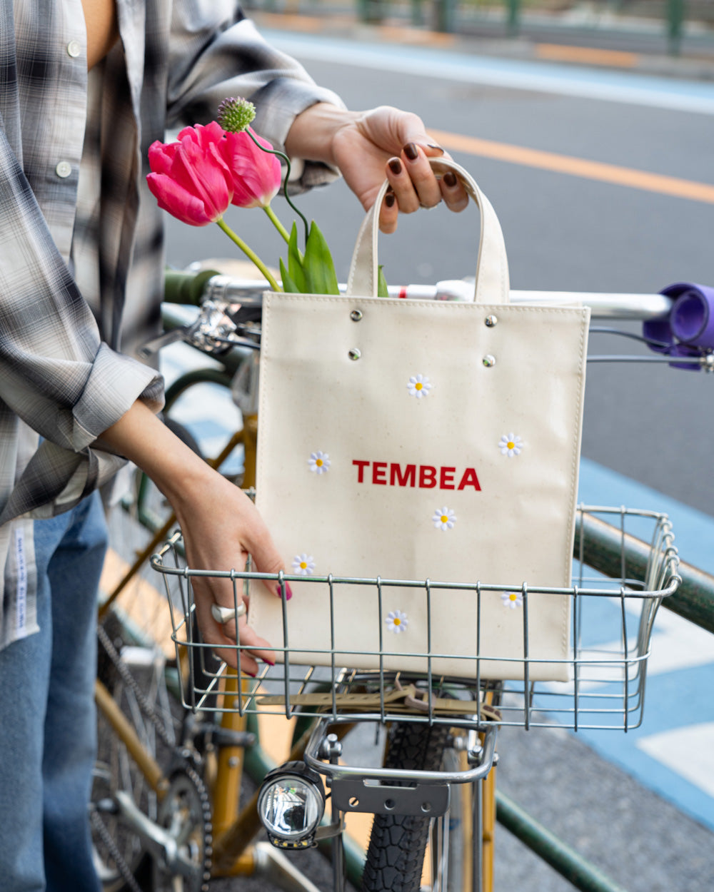 TEMBEA×Friday PAPER TOTE SMALL "Flower Embroidery" NATURAL