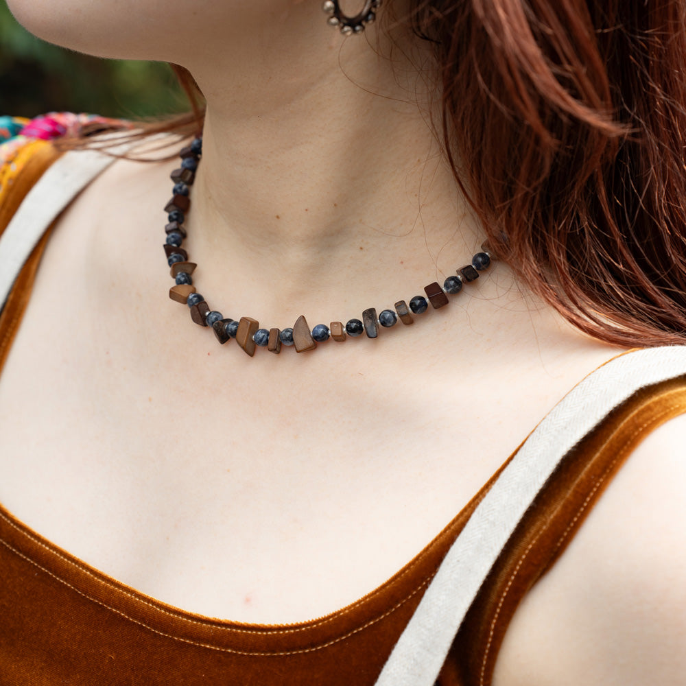 Melanie DeCourcey Free shape resin beads alternating with sodalite and tiny pearls