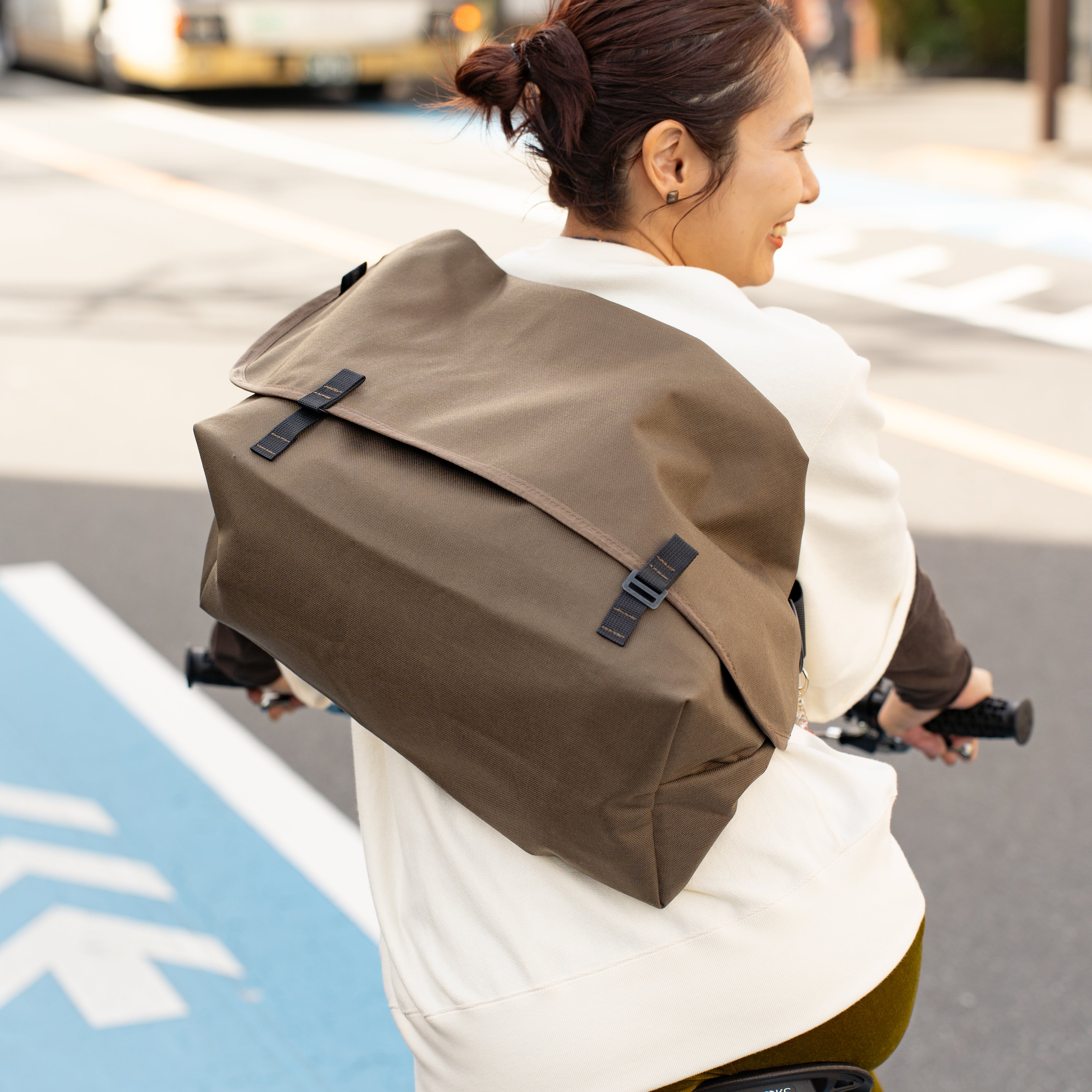 BLUE LUG THE MESSENGER BAG – Friday