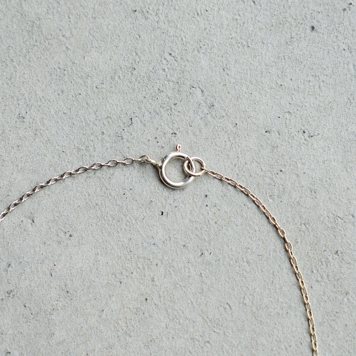 Melanie DeCourcey Silver chain with floating with Chrystal