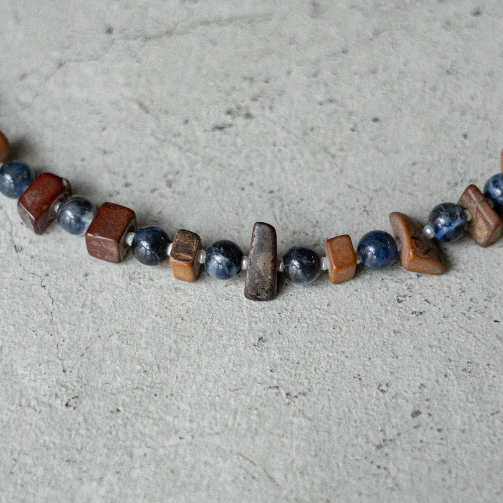 Melanie DeCourcey Free shape resin beads alternating with sodalite and tiny pearls