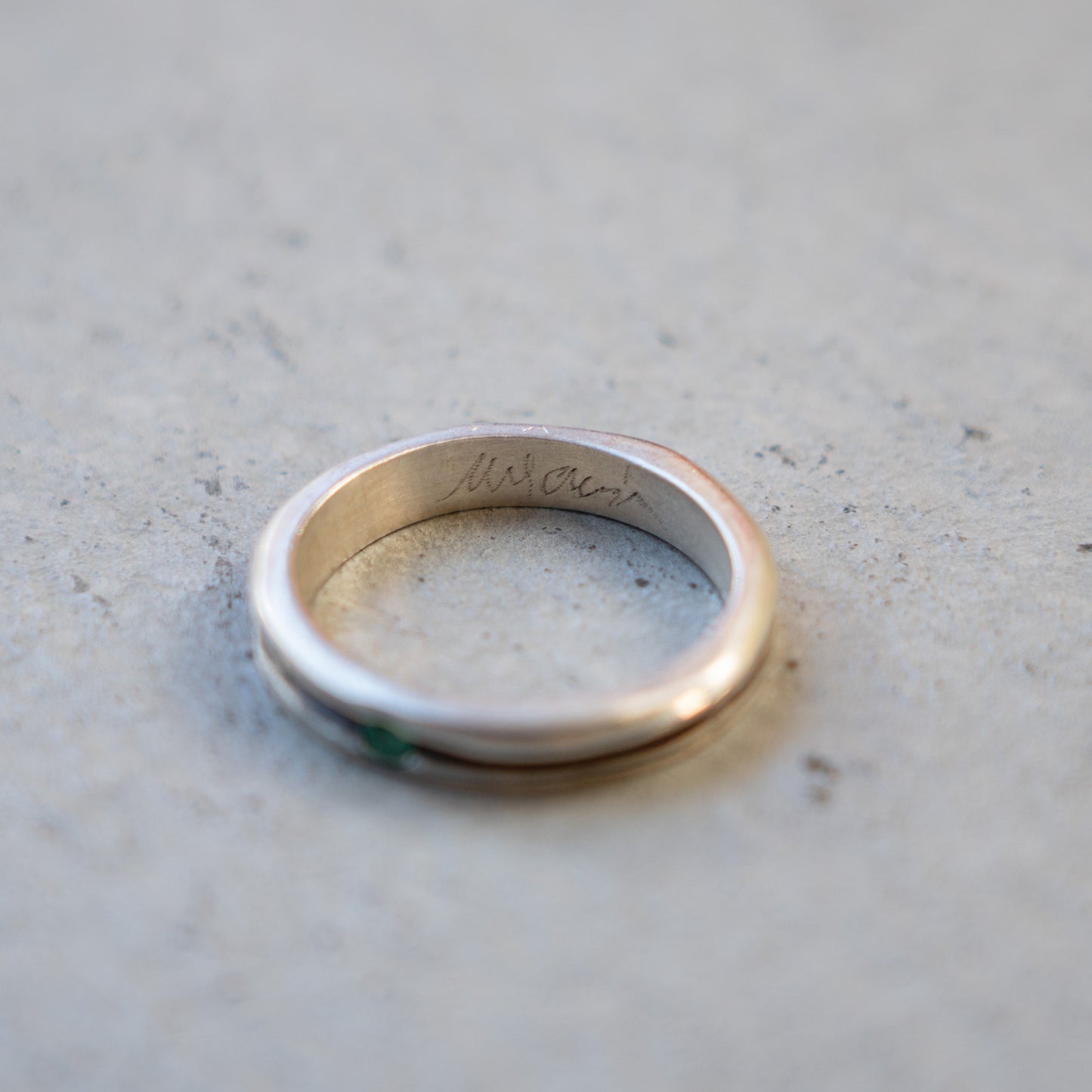 Melanie Decourcey Thin silver ring with oxidized groove and emerald