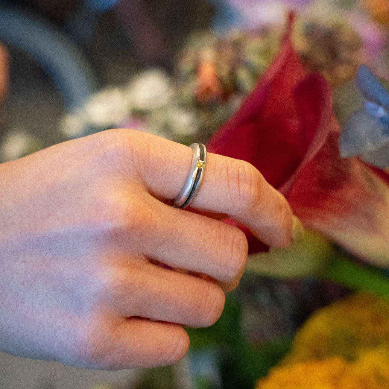 Melanie Decourcey Thin silver ring with oxidized groove and square shape citrin