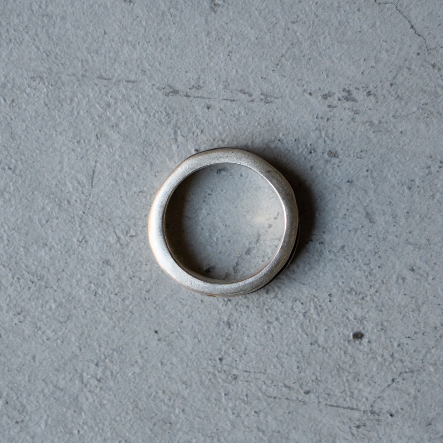Melanie Decourcey Thin silver ring with oxidized groove and square shape citrin