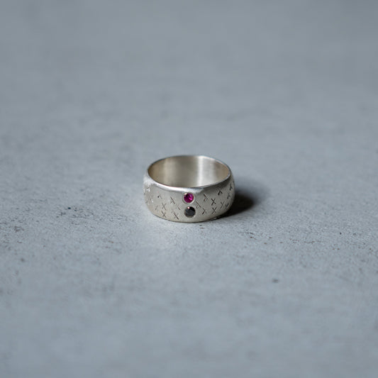 Melanie Decourcey  Silver ring with XXX texture and ruby/black diamond