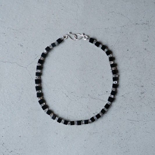 Melanie Decourcey  Onyx cubes alternating with herkimer diamonds