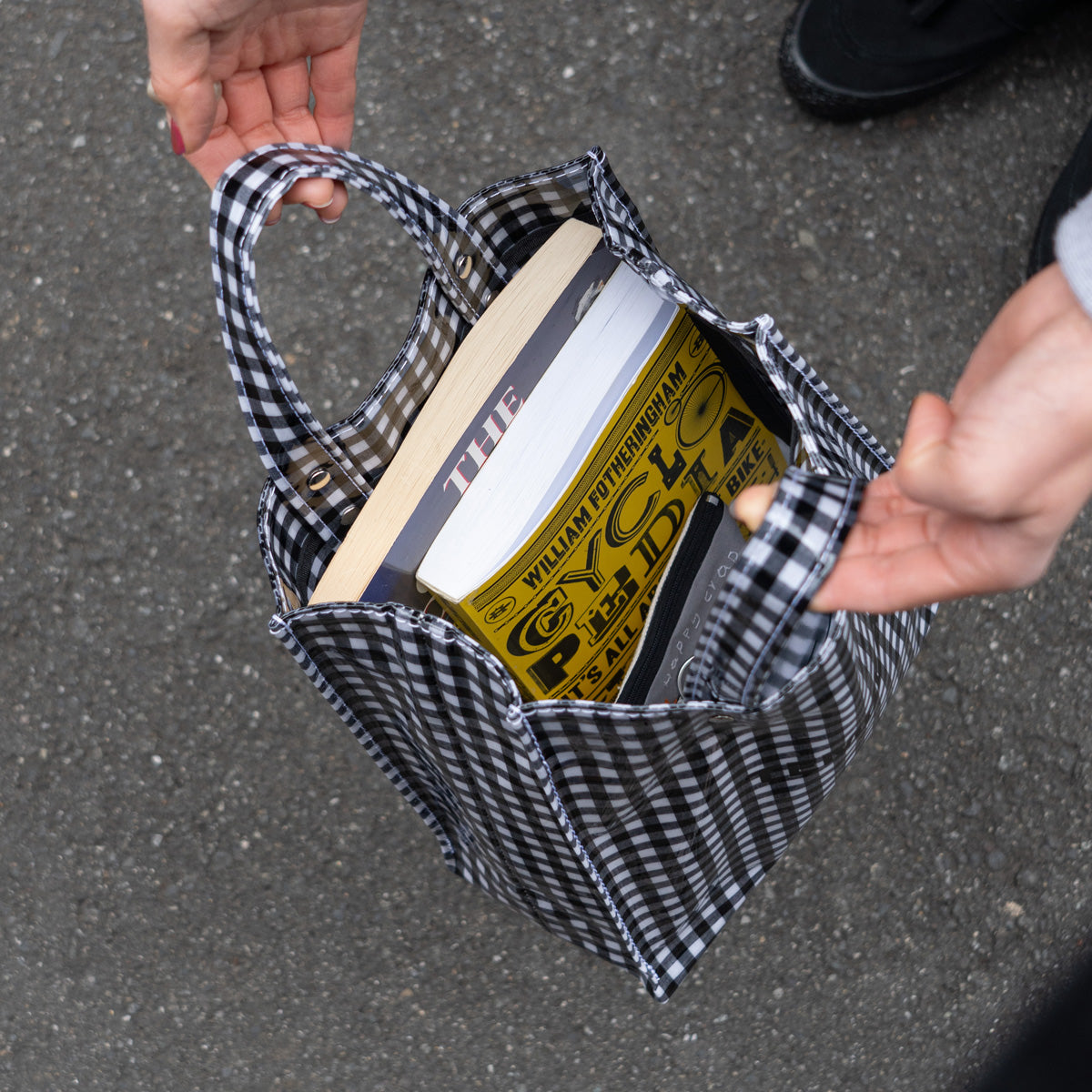 TEMBEA PAPER TOTE SMALL -GINGHAM CHECK