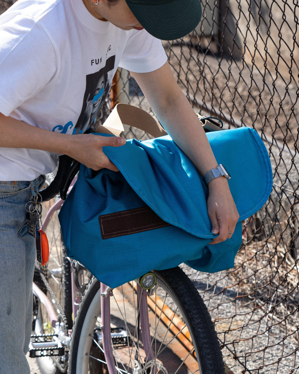 BLUELUG × Friday  The messenger bag "Blue"