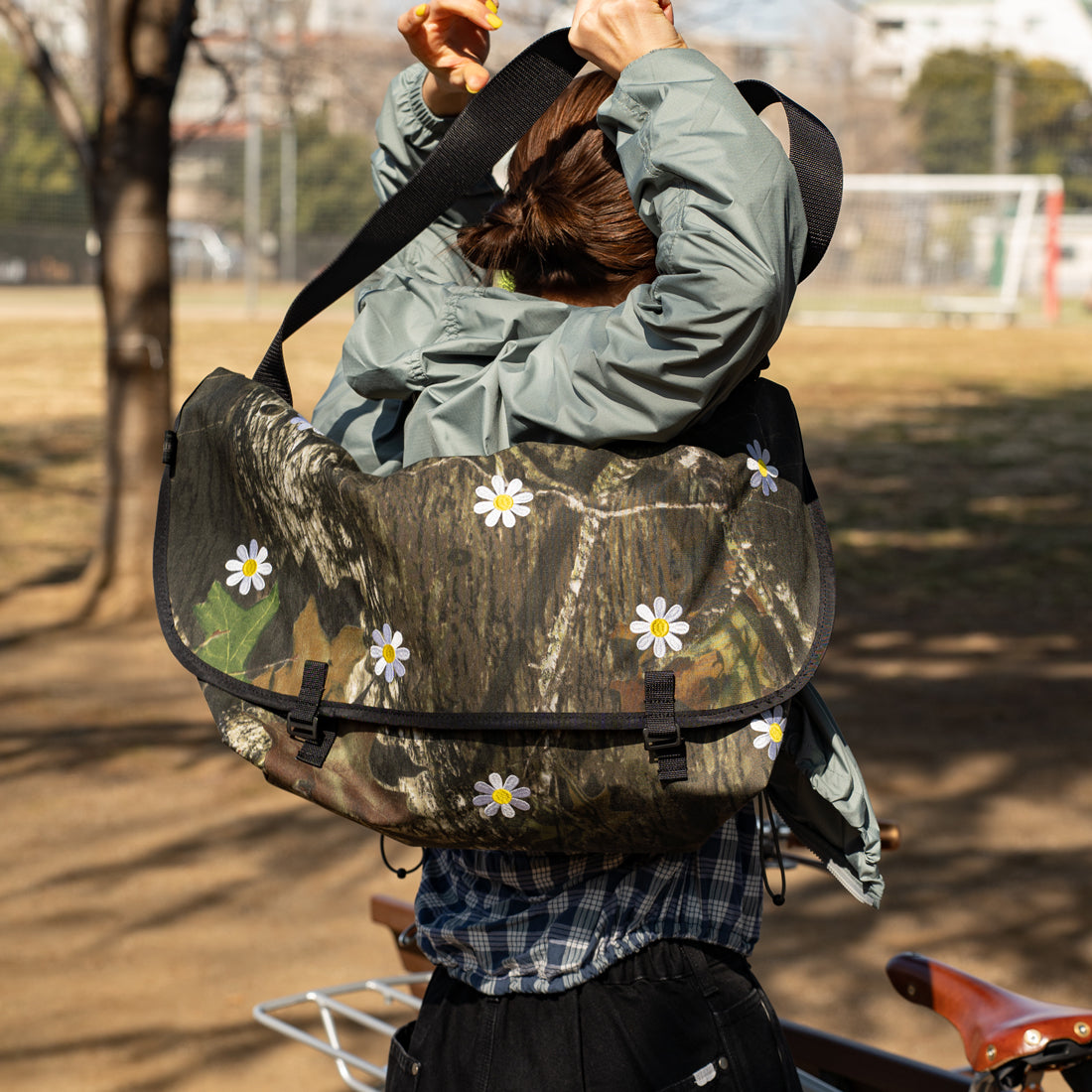 BLUE LUG × Friday  THE MESSENGER BAG - Flower embroidery