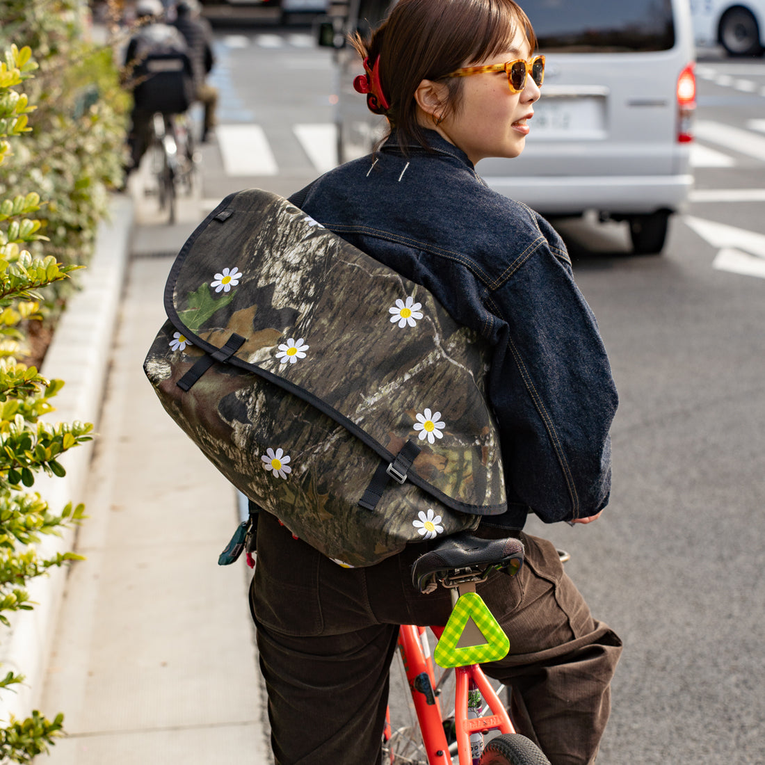 BLUE LUG × Friday  THE MESSENGER BAG - Flower embroidery