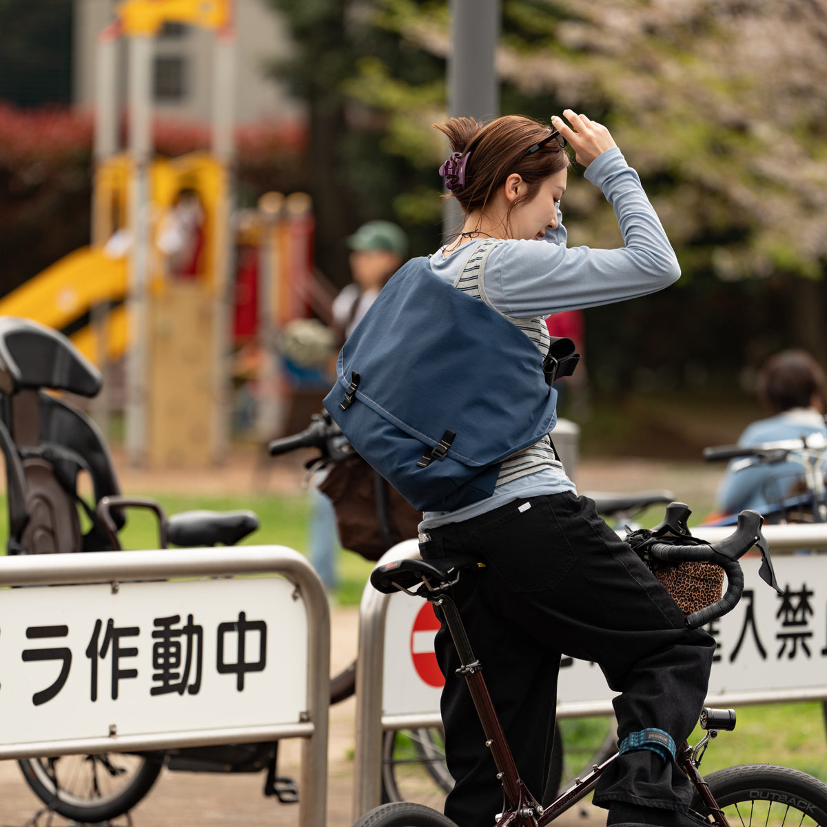 BLUE LUG × Friday  THE MESSENGER BAG "LIGHT" -NAVY