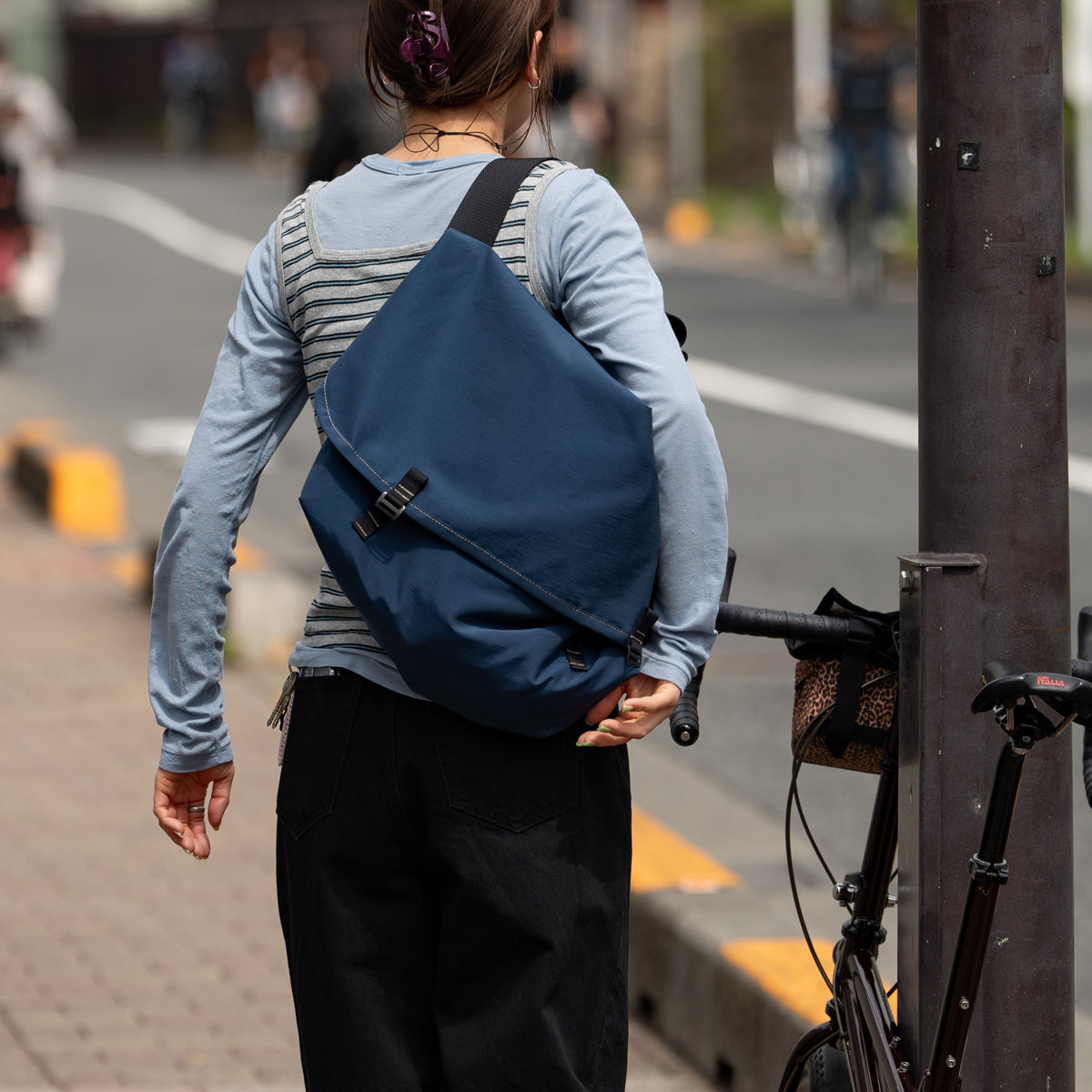BLUE LUG × Friday  THE MESSENGER BAG "LIGHT" -NAVY