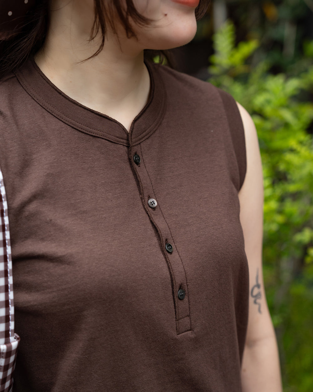 Americana Cropped N/S henley neck tee