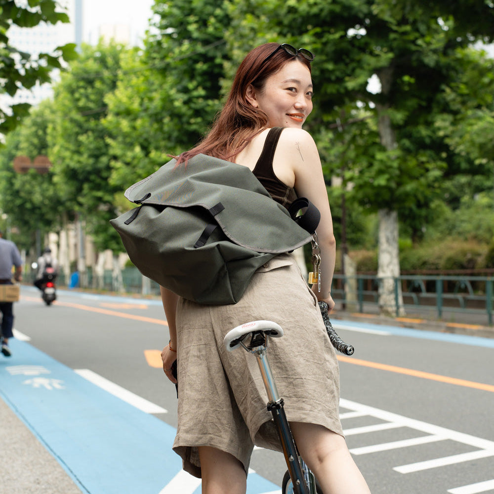 BLUE LUG THE MESSENGER BAG – Friday