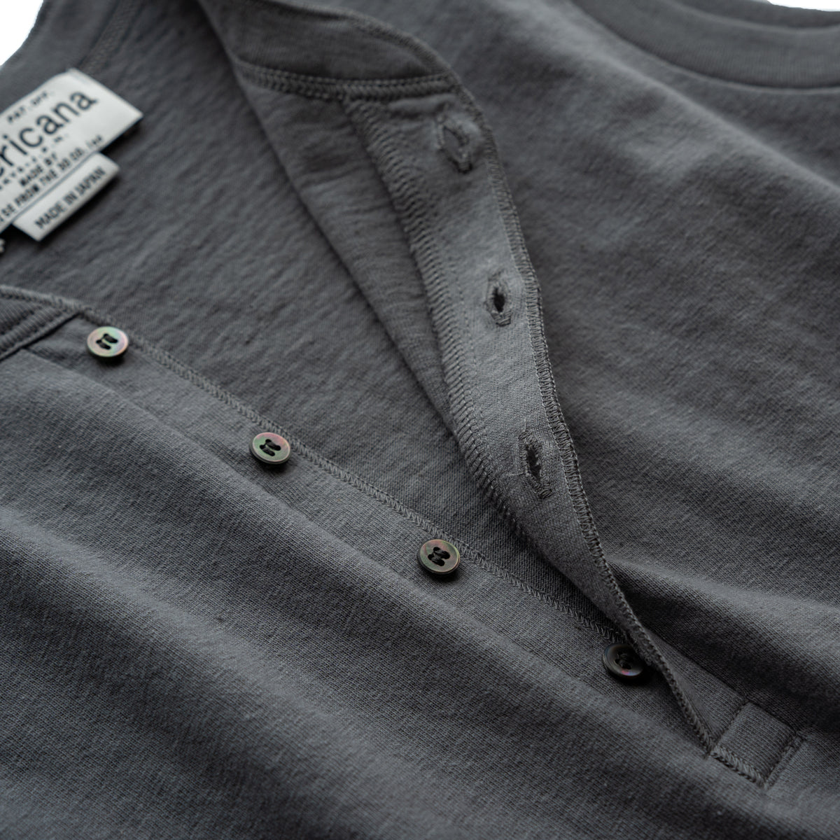 Americana Cropped N/S henley neck tee