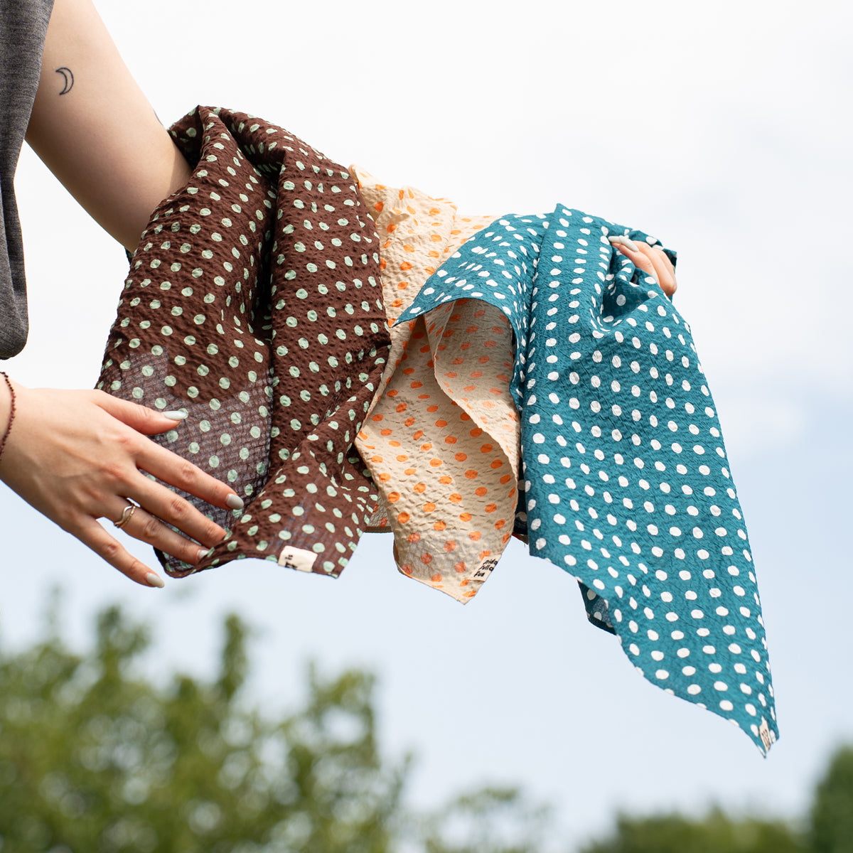 F F F   Scarf -Dot print