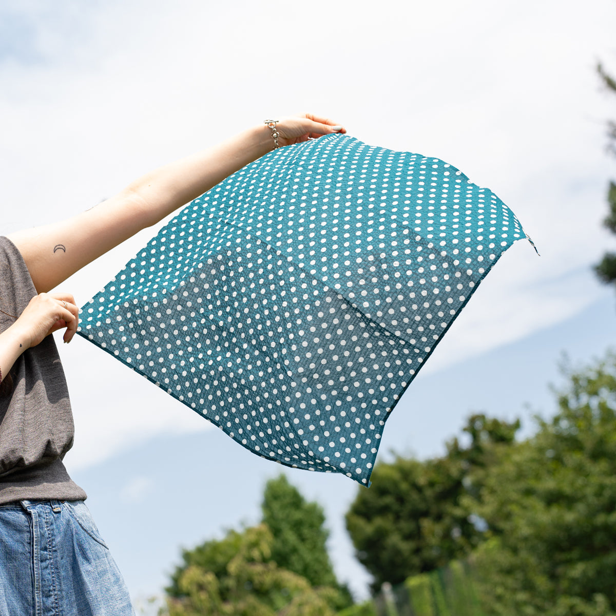 F F F   Scarf -Dot print