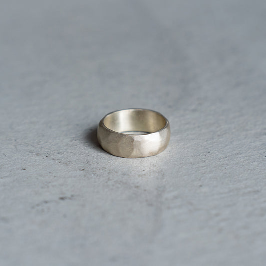 Melanie Decourcey  Silver ring with silver facet detail