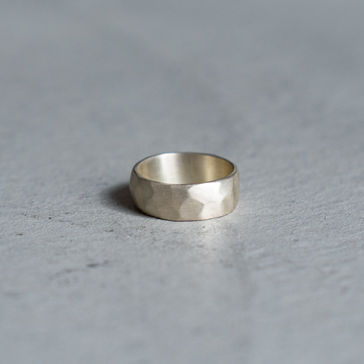 Melanie Decourcey  Silver ring with silver facet detail