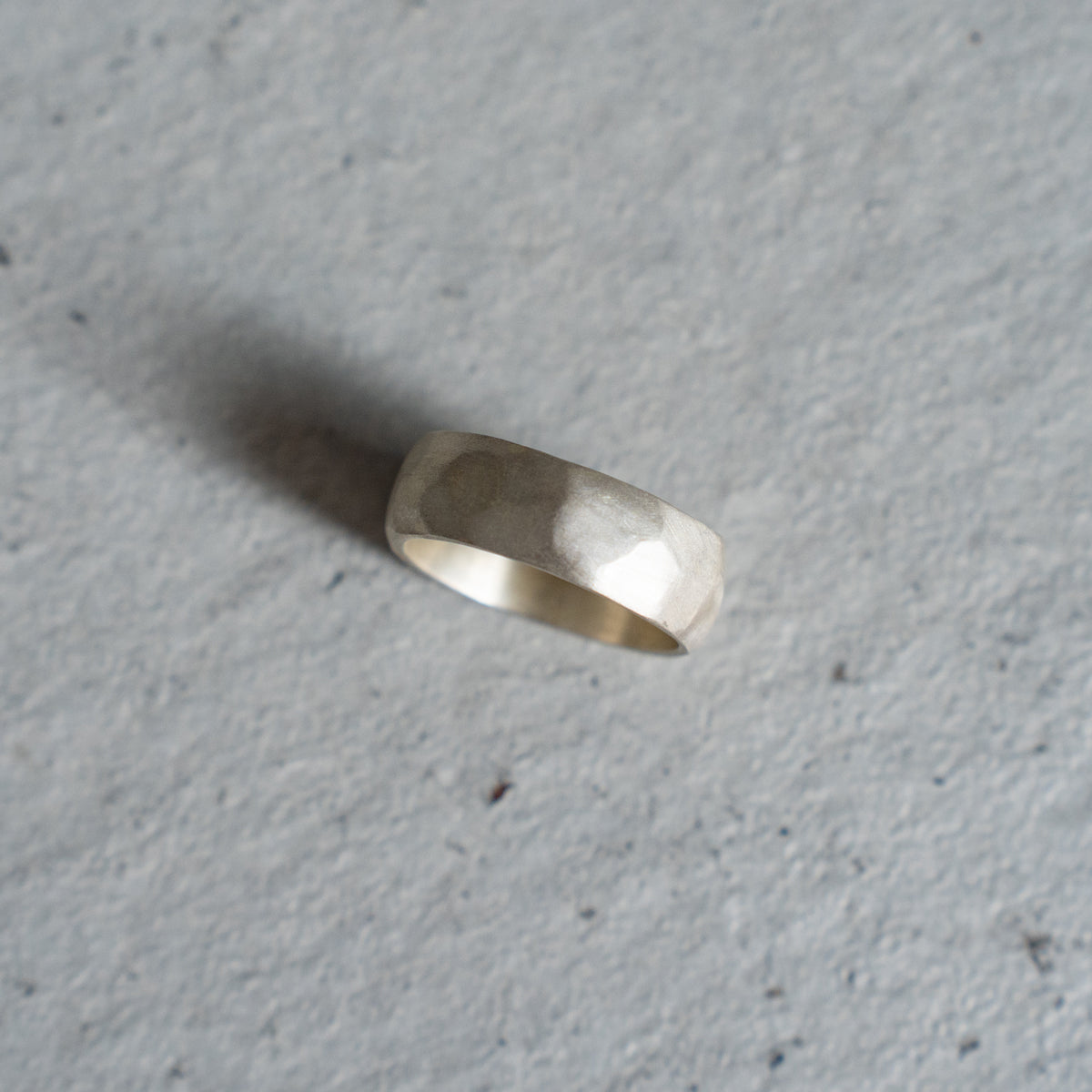Melanie Decourcey  Silver ring with silver facet detail