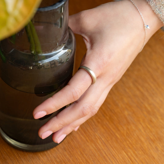 Melanie Decourcey Tapered simple silver ring