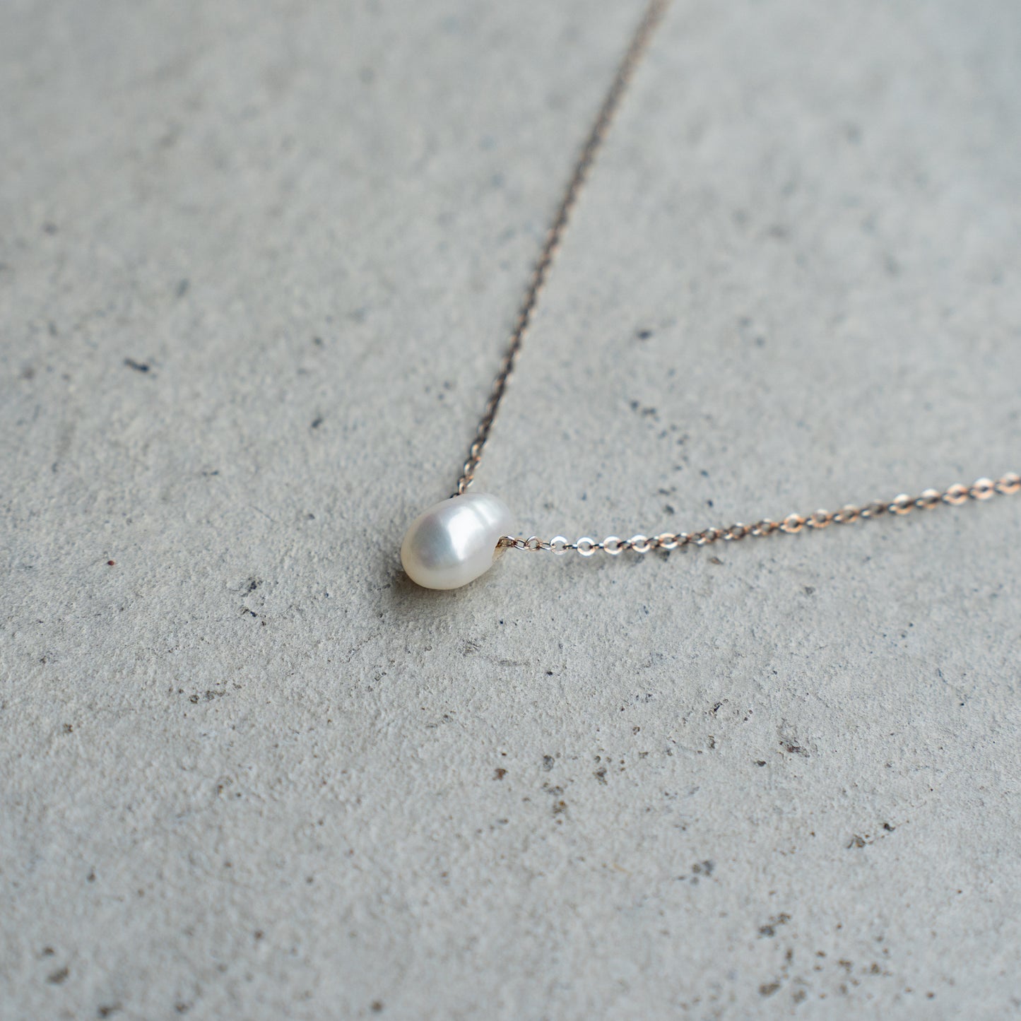 Melanie DeCourcey Floating pearl on silver chain