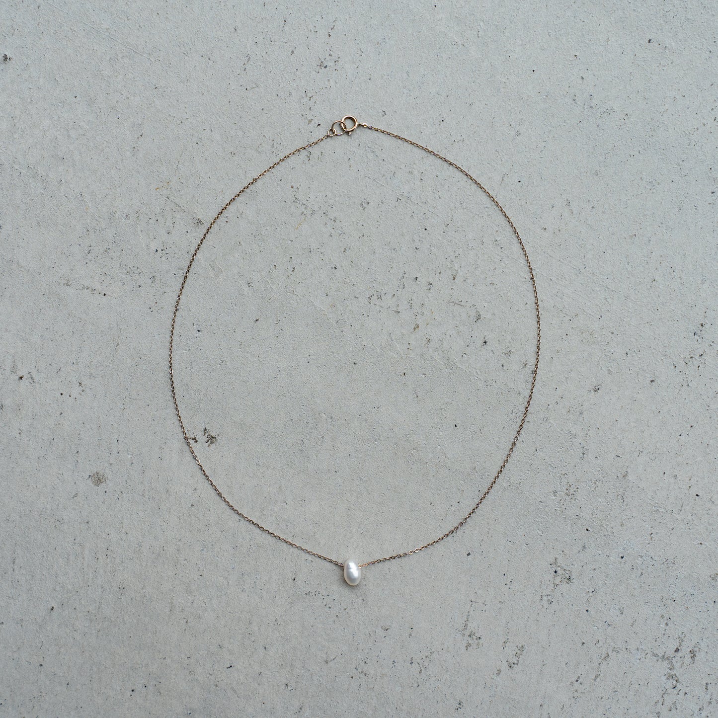 Melanie DeCourcey Floating pearl on silver chain