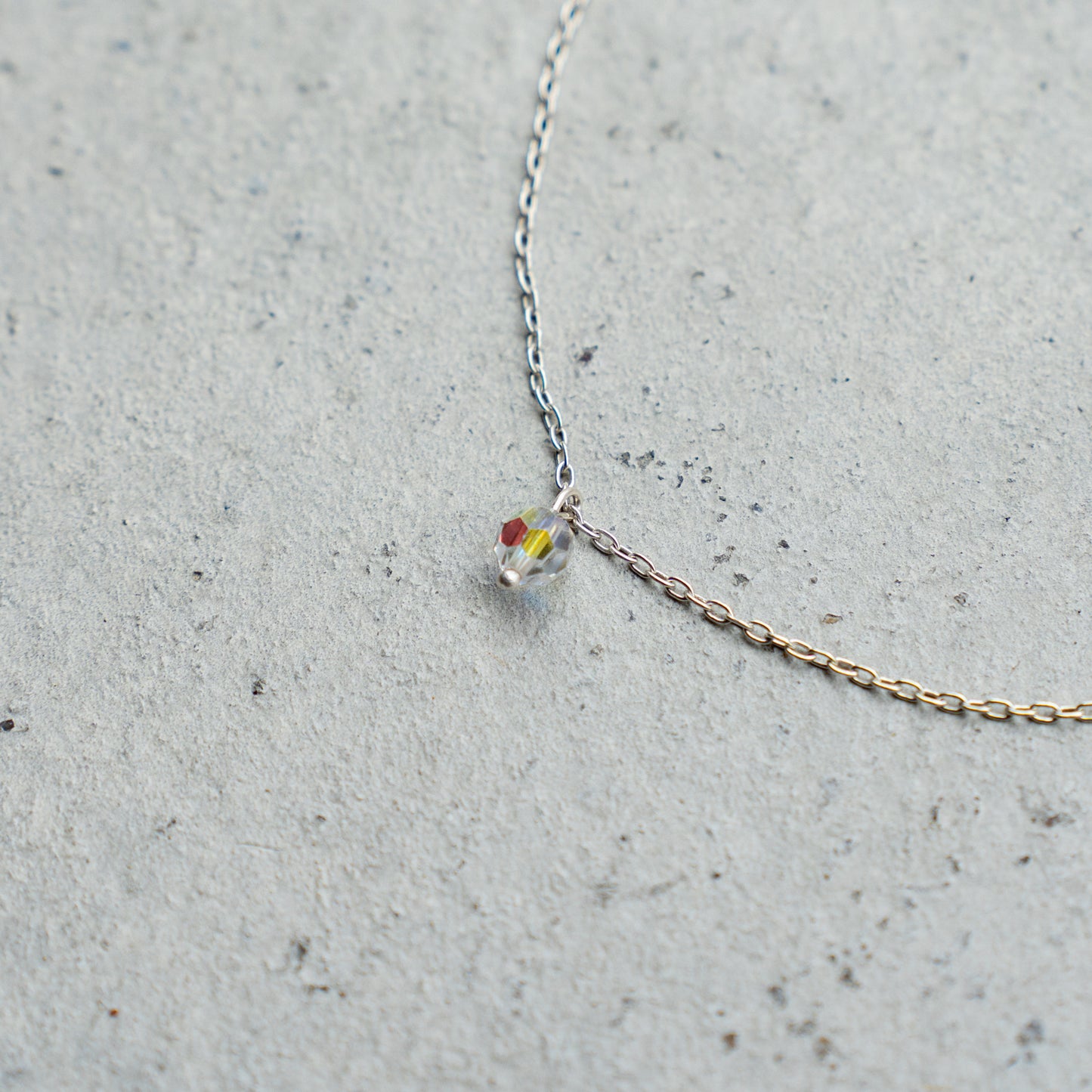 Melanie DeCourcey Silver chain with floating with Chrystal