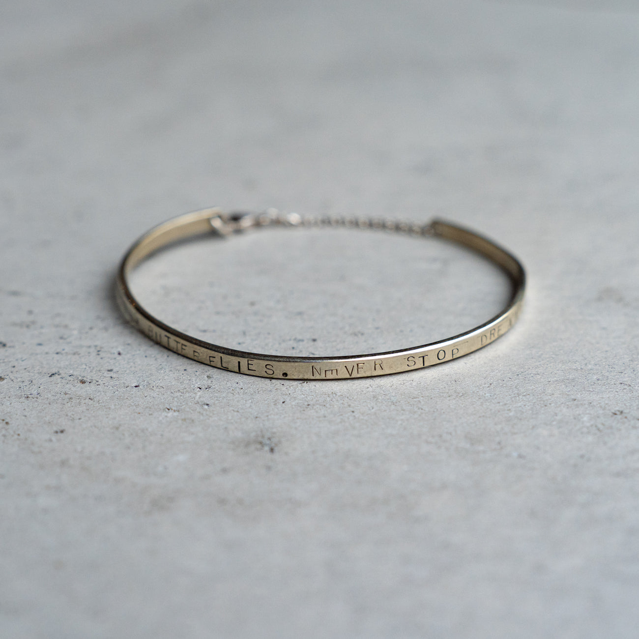 Melanie DeCourcey  Silver bracelet with chain closure "Never stop dreaming butterflies"