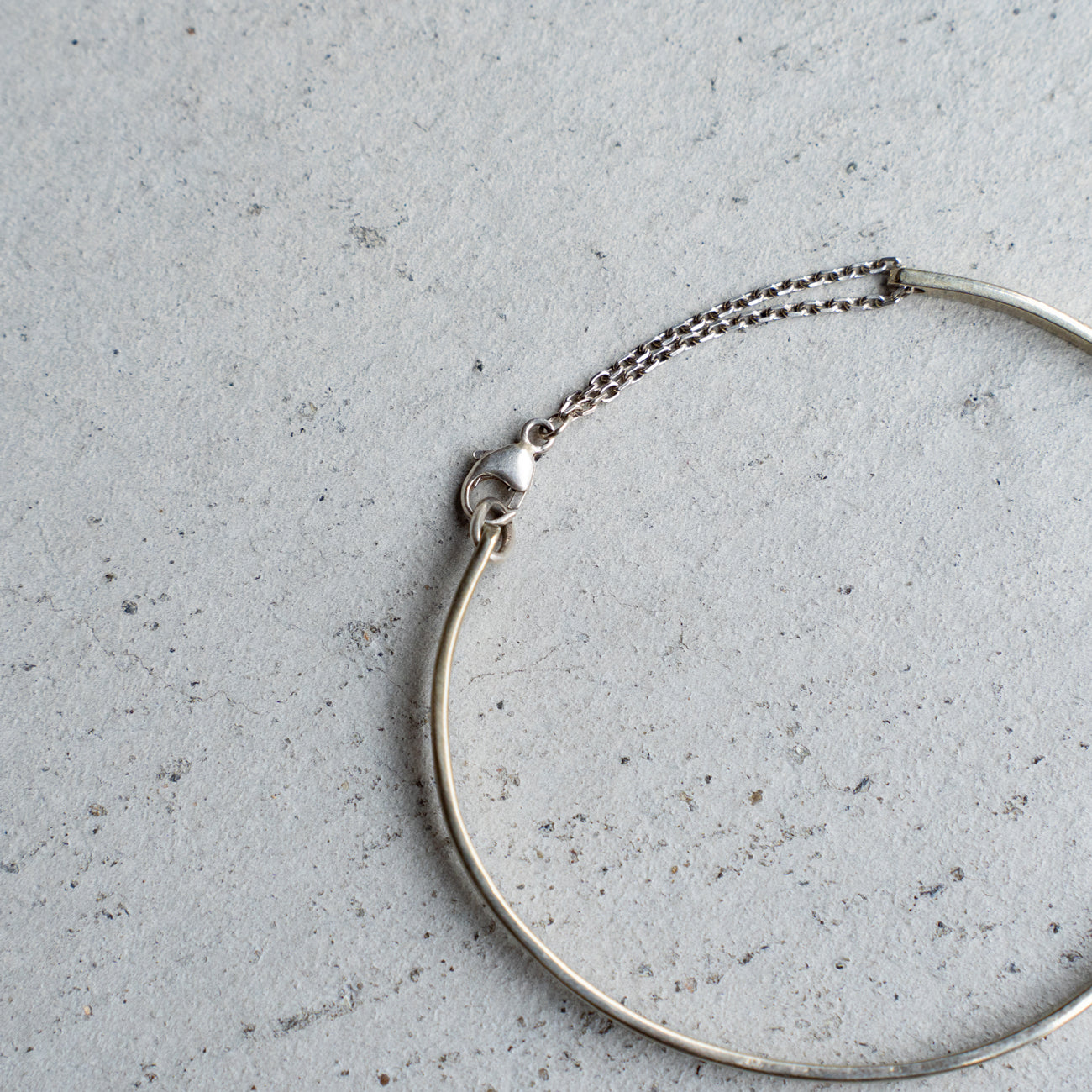 Melanie DeCourcey  Silver bracelet with chain closure "Never stop dreaming butterflies"