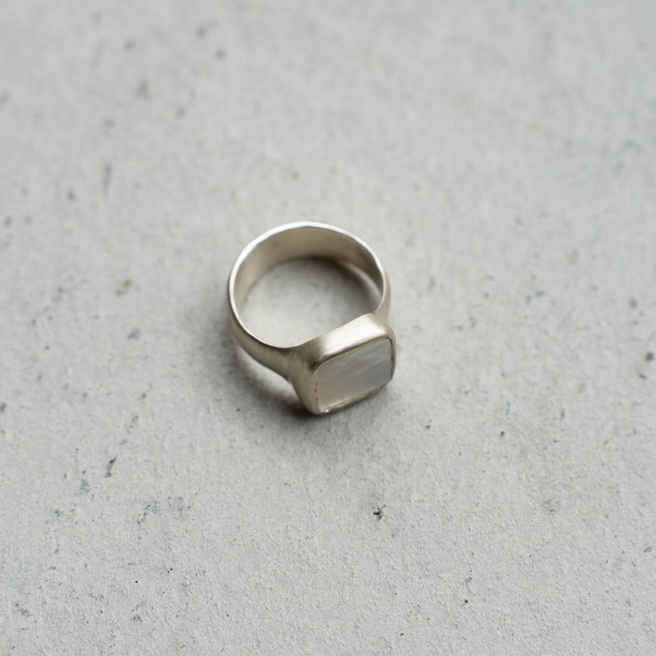 Melanie Decourcey  Silver ring with white square mother of pearl