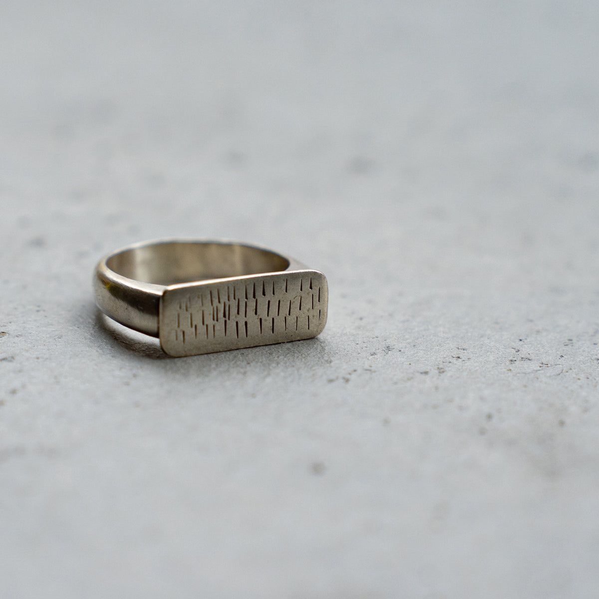 Melanie Decourcey  Silver ring with multiple vertical lines