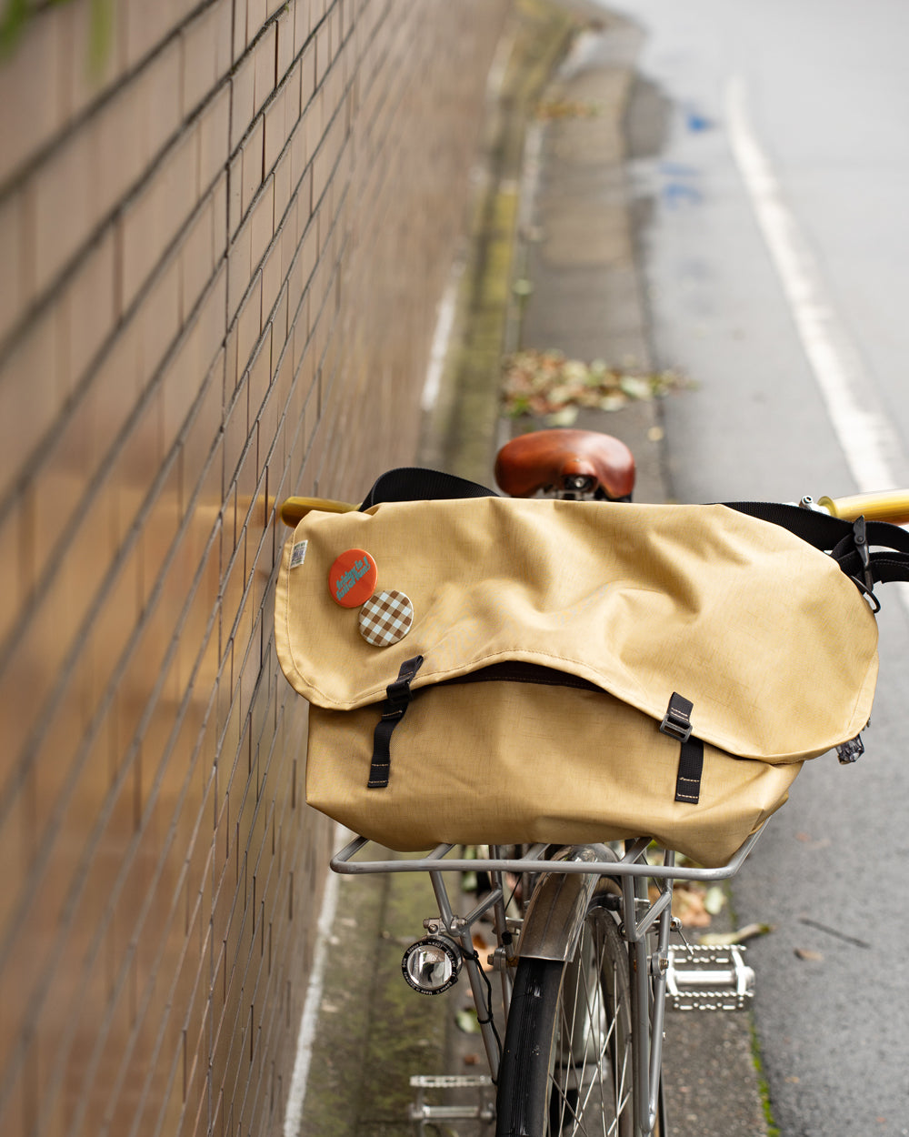 BLUE LUG × Friday  THE MESSENGER BAG "LIGHT" -BEIGE