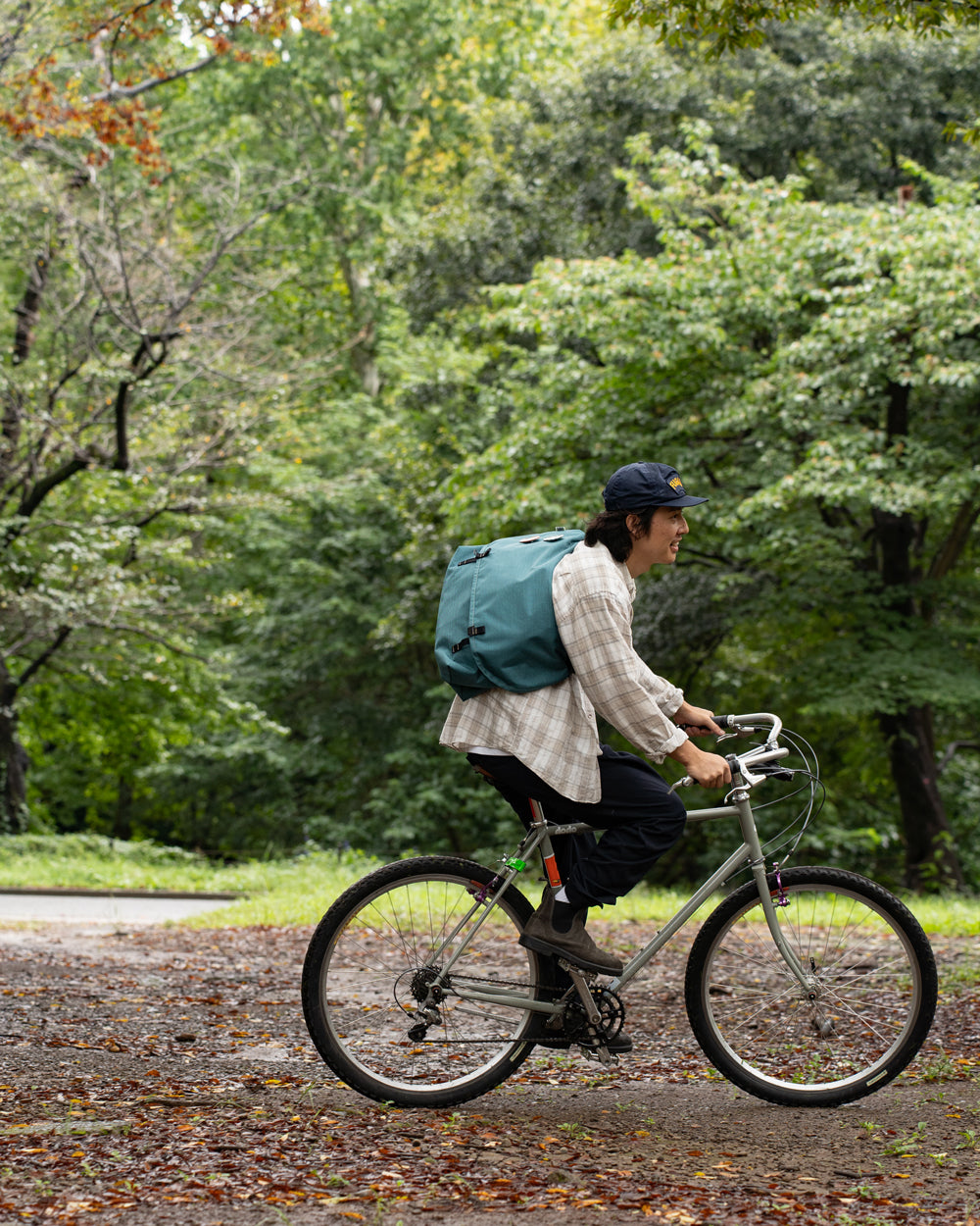 BLUE LUG × Friday  THE MESSENGER BAG "LIGHT" -BLUE