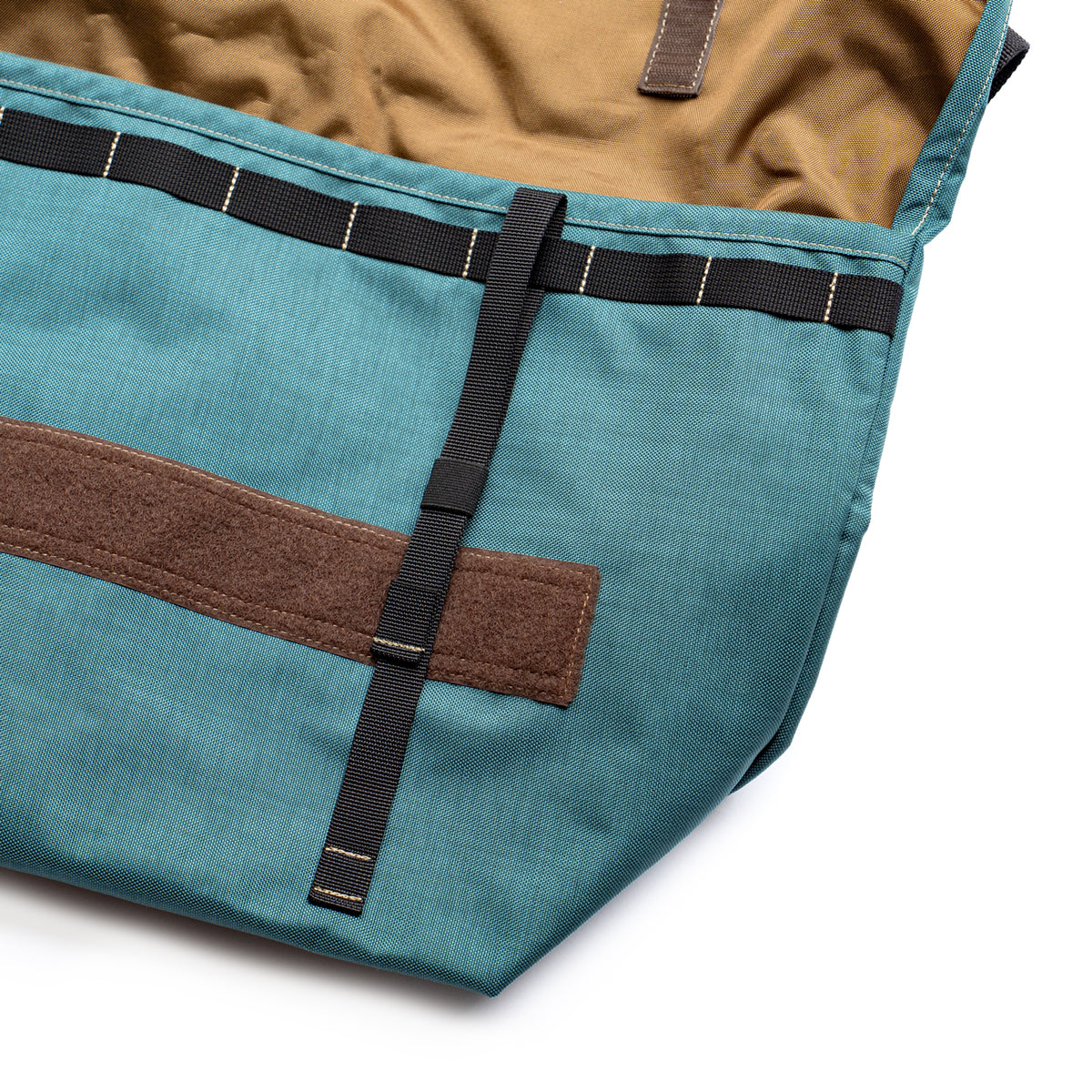 BLUE LUG × Friday  THE MESSENGER BAG "LIGHT" -BLUE