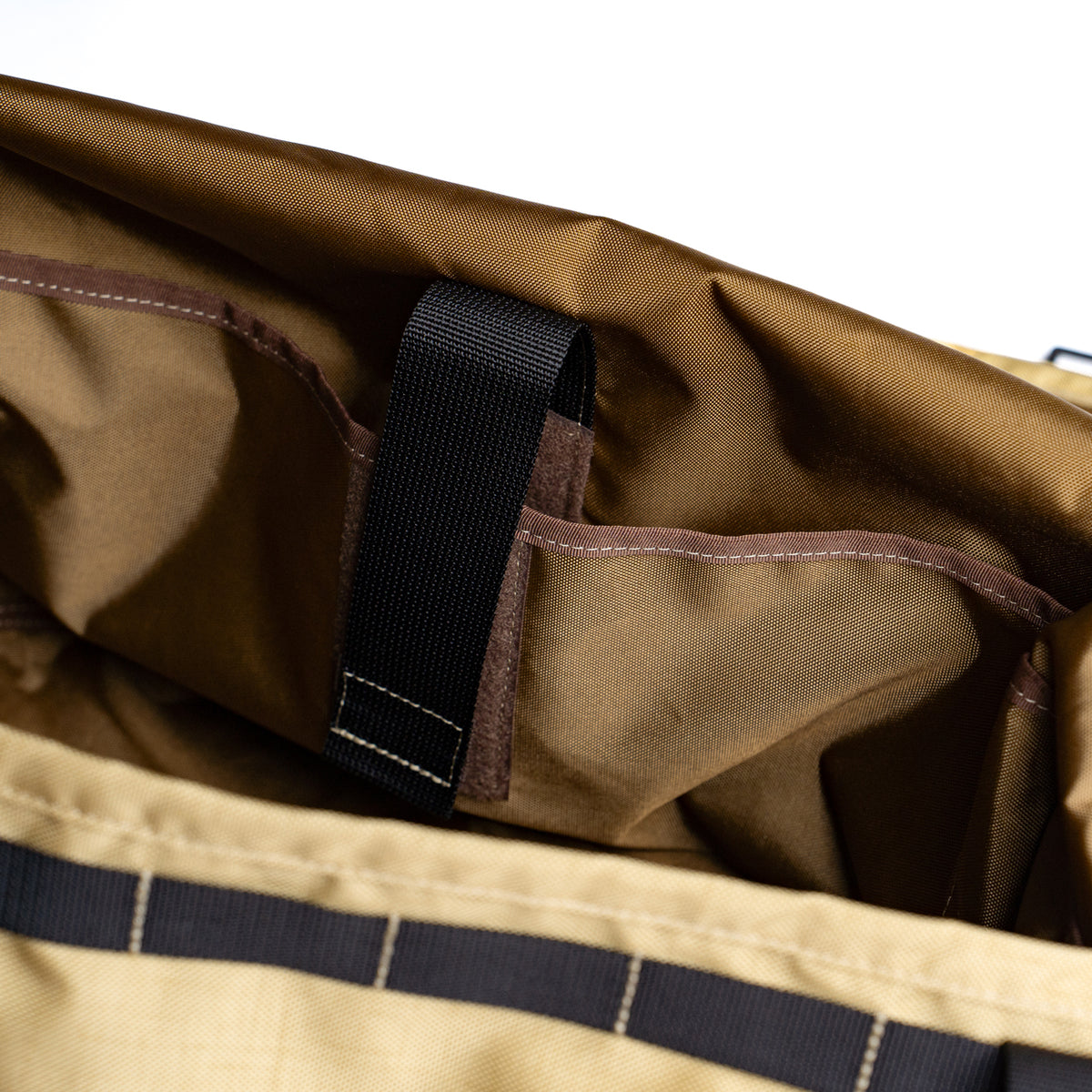 BLUE LUG × Friday  THE MESSENGER BAG "LIGHT" -BEIGE