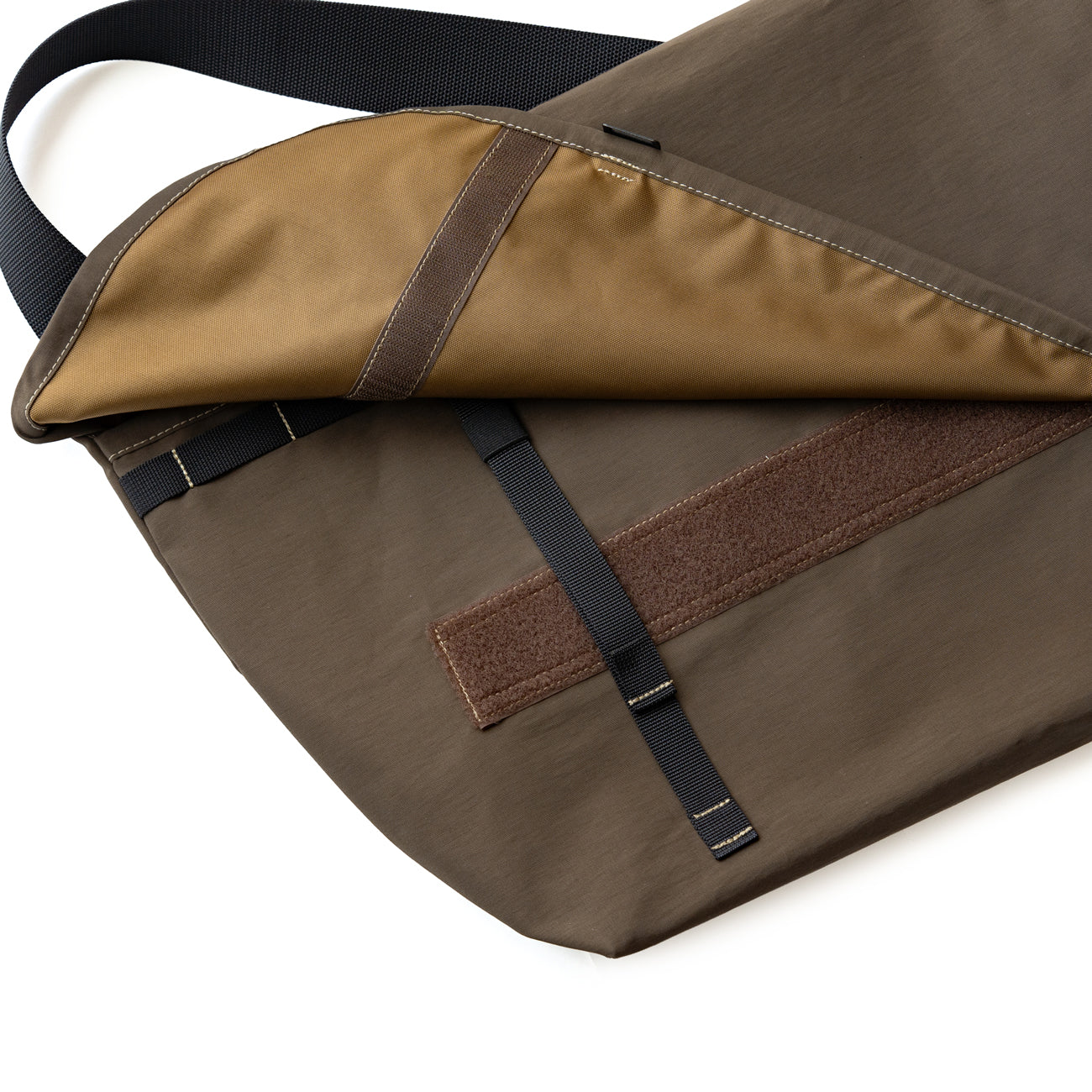 BLUE LUG × Friday THE MESSENGER BAG 