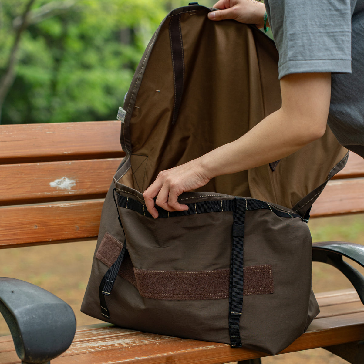BLUE LUG × Friday THE MESSENGER BAG 