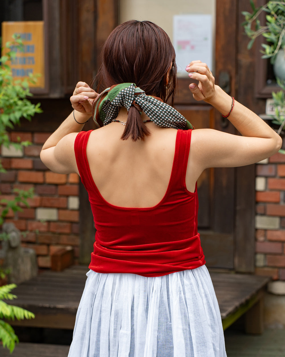 SIMONE WILD  Singlet
