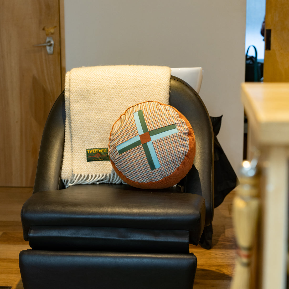 F F F   Cushion 30  "GINGHAM"