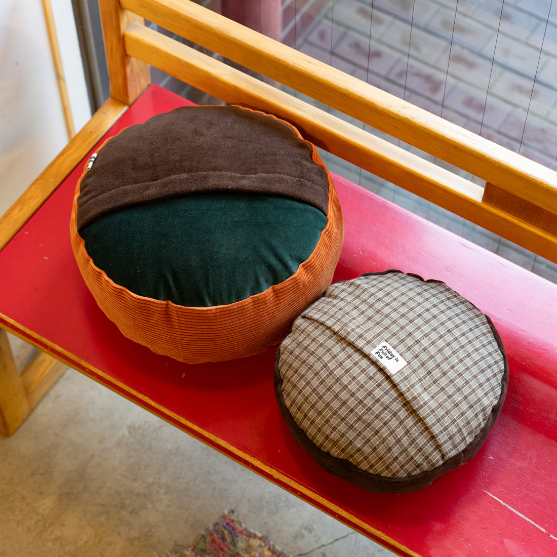 F F F   Cushion 30  "GINGHAM"