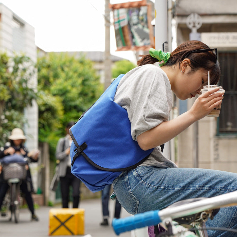 BLUE LUG THE MESSENGER BAG – Friday