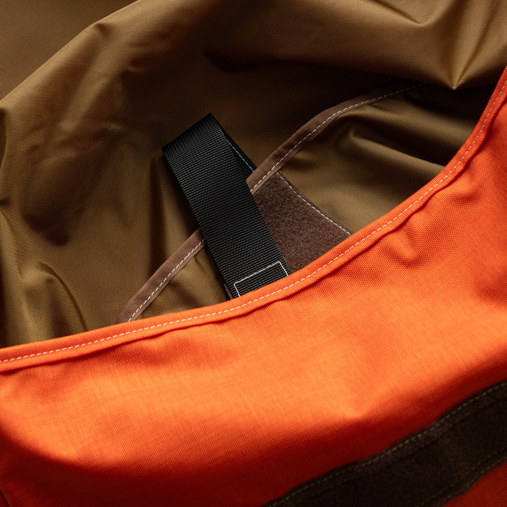 BLUELUG × Friday  The messenger bag "Orange"