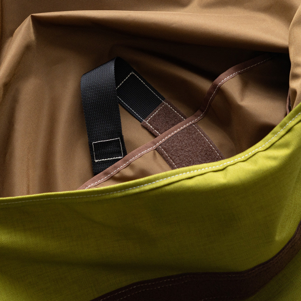 BLUELUG × Friday  The messenger bag "Green"